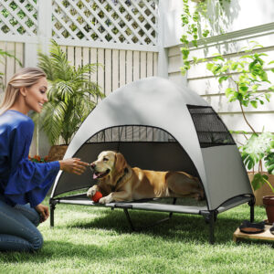 Udendørs hundeseng med tag, hævet hundeseng til store hunde, kølende kæledyrsseng med vaskbar metalramme og bæretaske, kæledyrsseng til udendørs camping 106x76x99cm, lysegrå