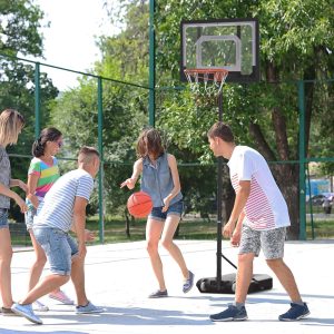 Udendørs basketballkurv højdejusterbar basketballstativ til børn med hjul, sort, 83 x 75 x 206-260 cm