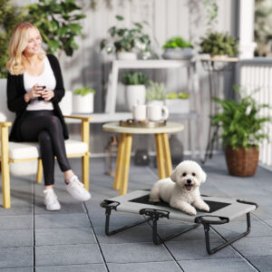 Forhøjet Hundeseng, Sammenklappelig Hundeseng, Udendørs Hundeseng med Netdesign, Åndbar, Til Små og Mellemstore Hunde, Lysegrå Oxford 75 x 51 x 18 cm