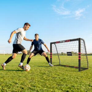 Fodboldmål til haven 1,8 x 1,2 m, egnet til unge og voksne. Robust udendørsmål med målnet, polstring og jordankre.